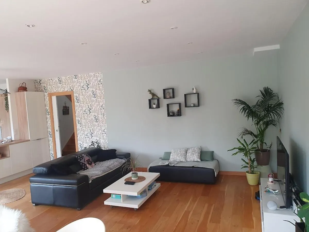 Conveniently Located Family Home Romille 0*,  Franciaország