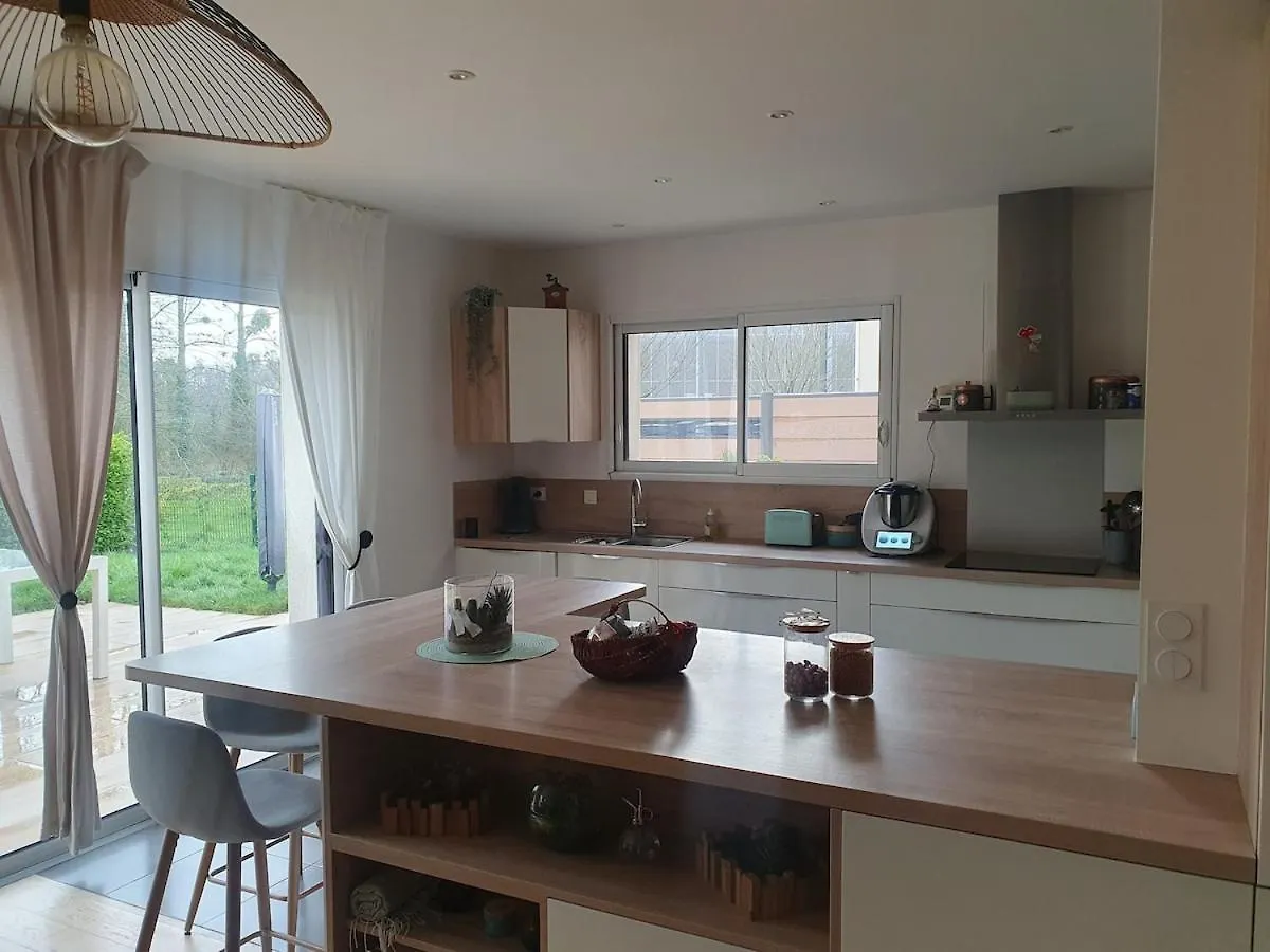 Conveniently Located Family Home Romille Nyaraló