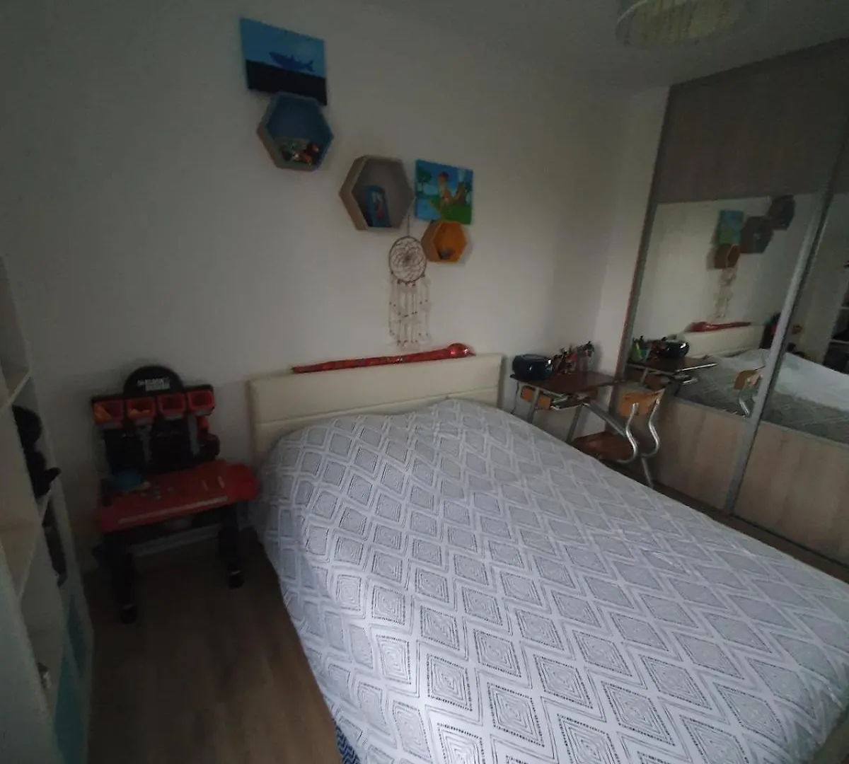 Conveniently Located Family Home Romille Nyaraló